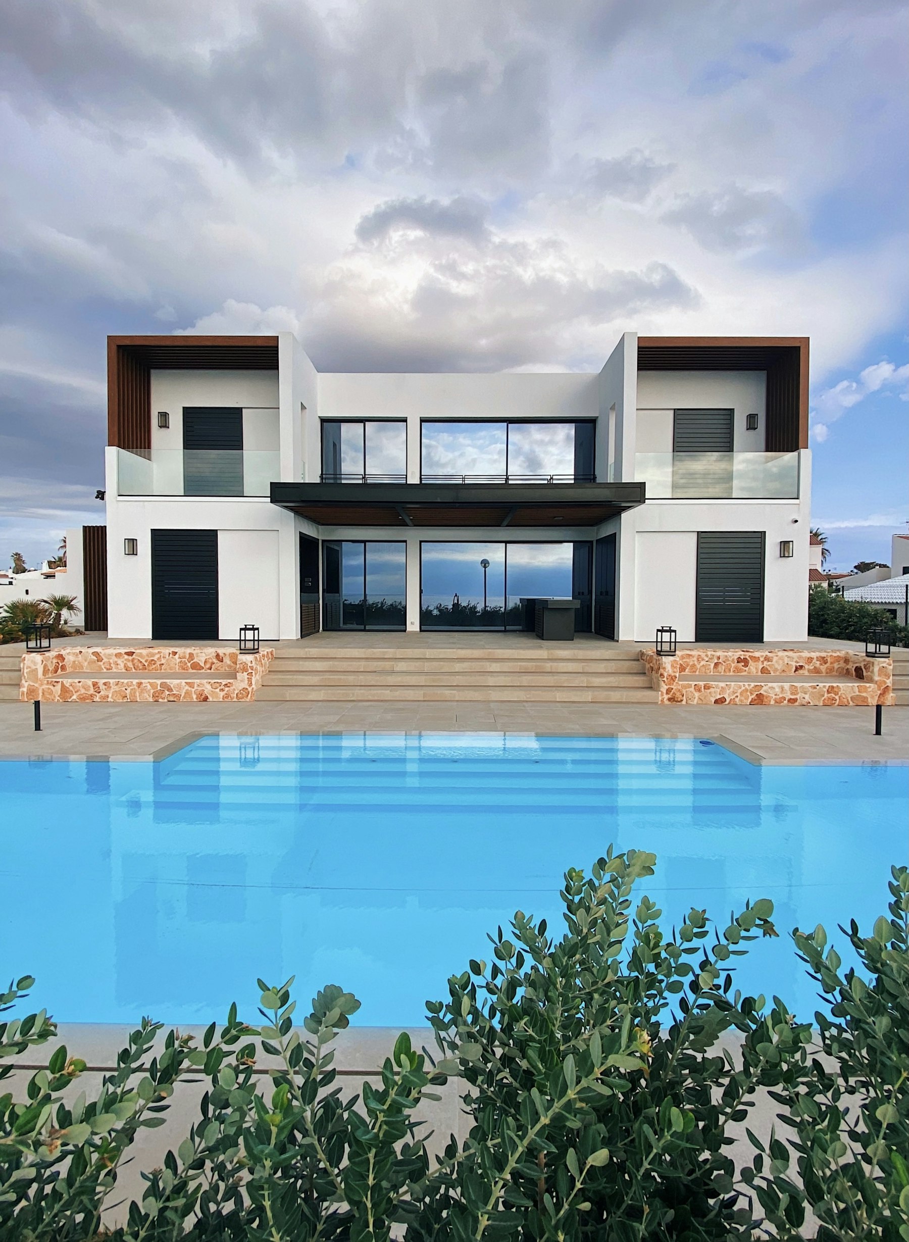 Havuzlu modern villa